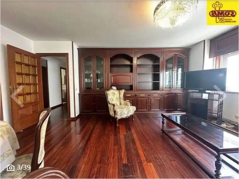 Sala d'estar de Pis en venda en Santiago de Compostela  amb Calefacció, Forn i Rentadora