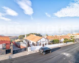 Vista exterior de Casa o xalet en venda en Firgas amb Jardí privat, Terrassa i Piscina