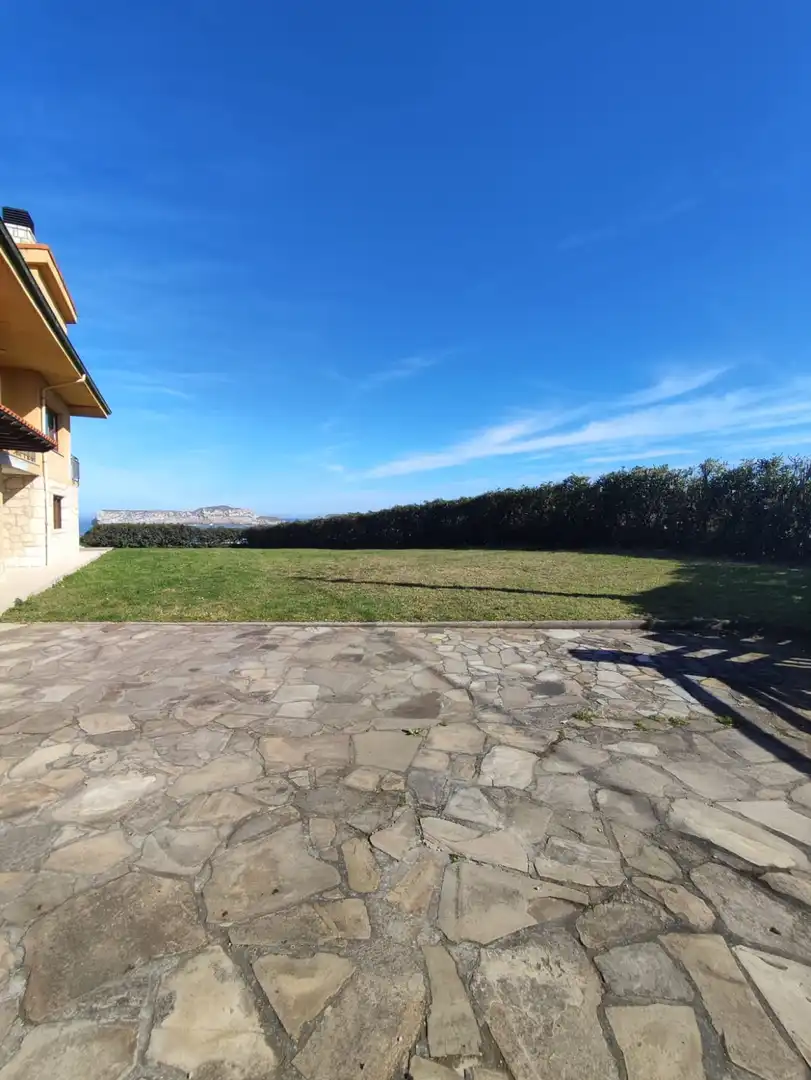 Casa o chalet de alquiler en Miengo con Calefacción, Jardín privado y Amueblado