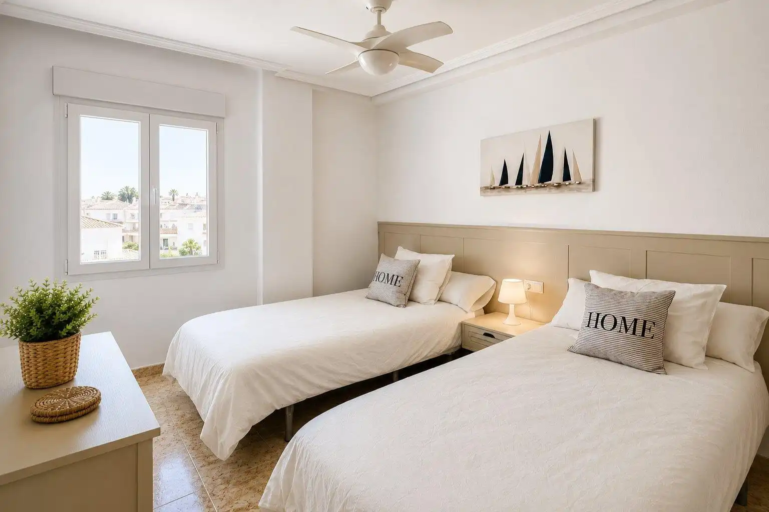Habitación de Apartamento de alquiler en La Manga del Mar Menor con Terraza, Amueblado y Balcón