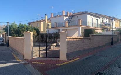 Exterior view of House or chalet for sale in La Zubia  with Terrace and Balcony