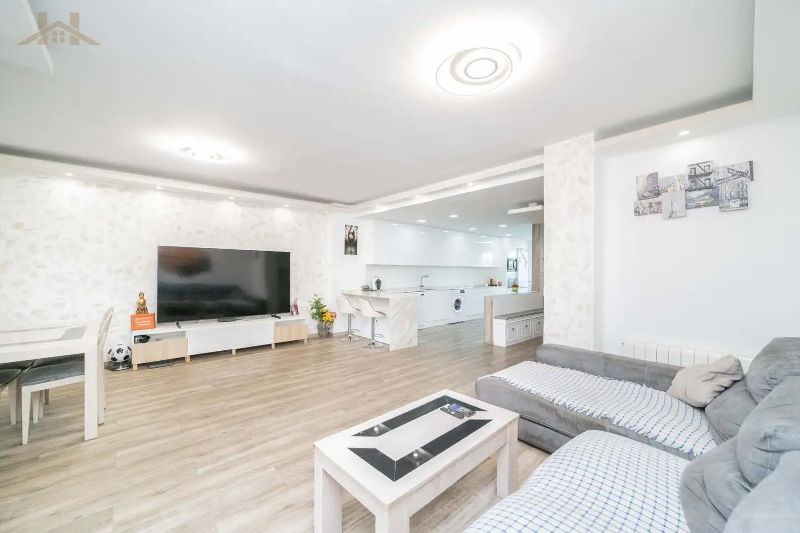 Sala d'estar de Casa adosada en venda en Arroyomolinos (Madrid) amb Aire condicionat, Calefacció i Jardí privat