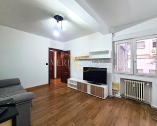Sala d'estar de Pis en venda en Oviedo  amb Calefacció
