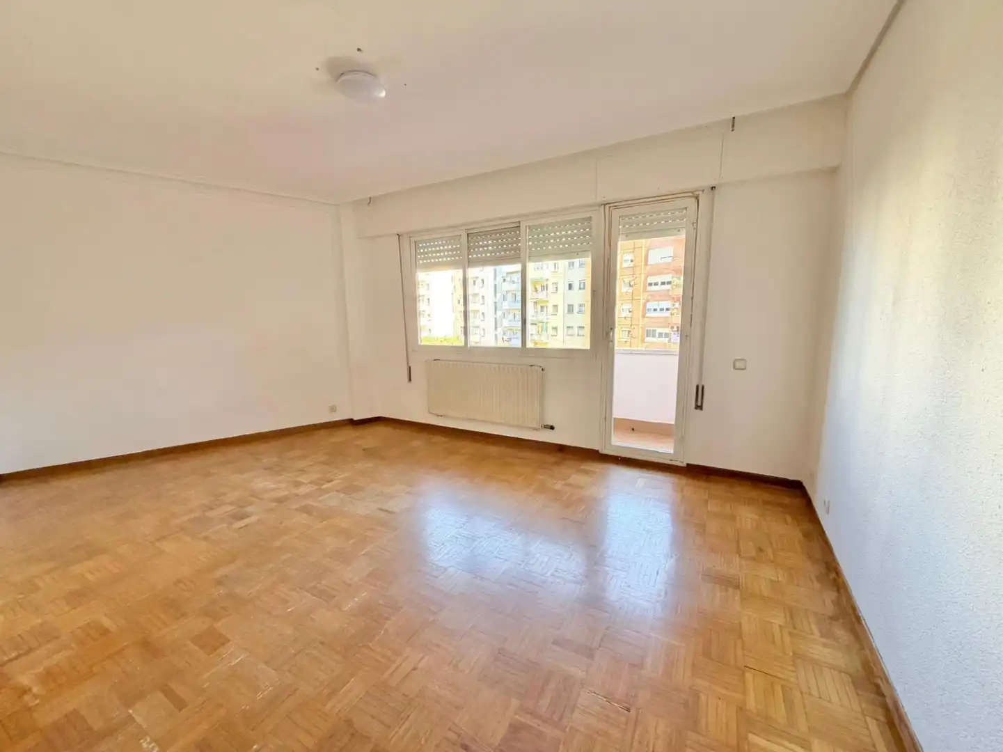 Sala d'estar de Pis de lloguer en  Logroño amb Calefacció, Jardí privat i Traster