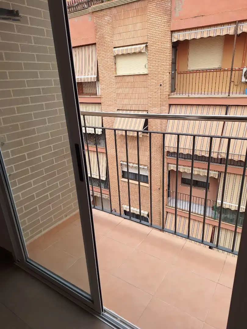 Dachboden zur Miete in Carrer del Poeta Llorente, Centro Ciudad