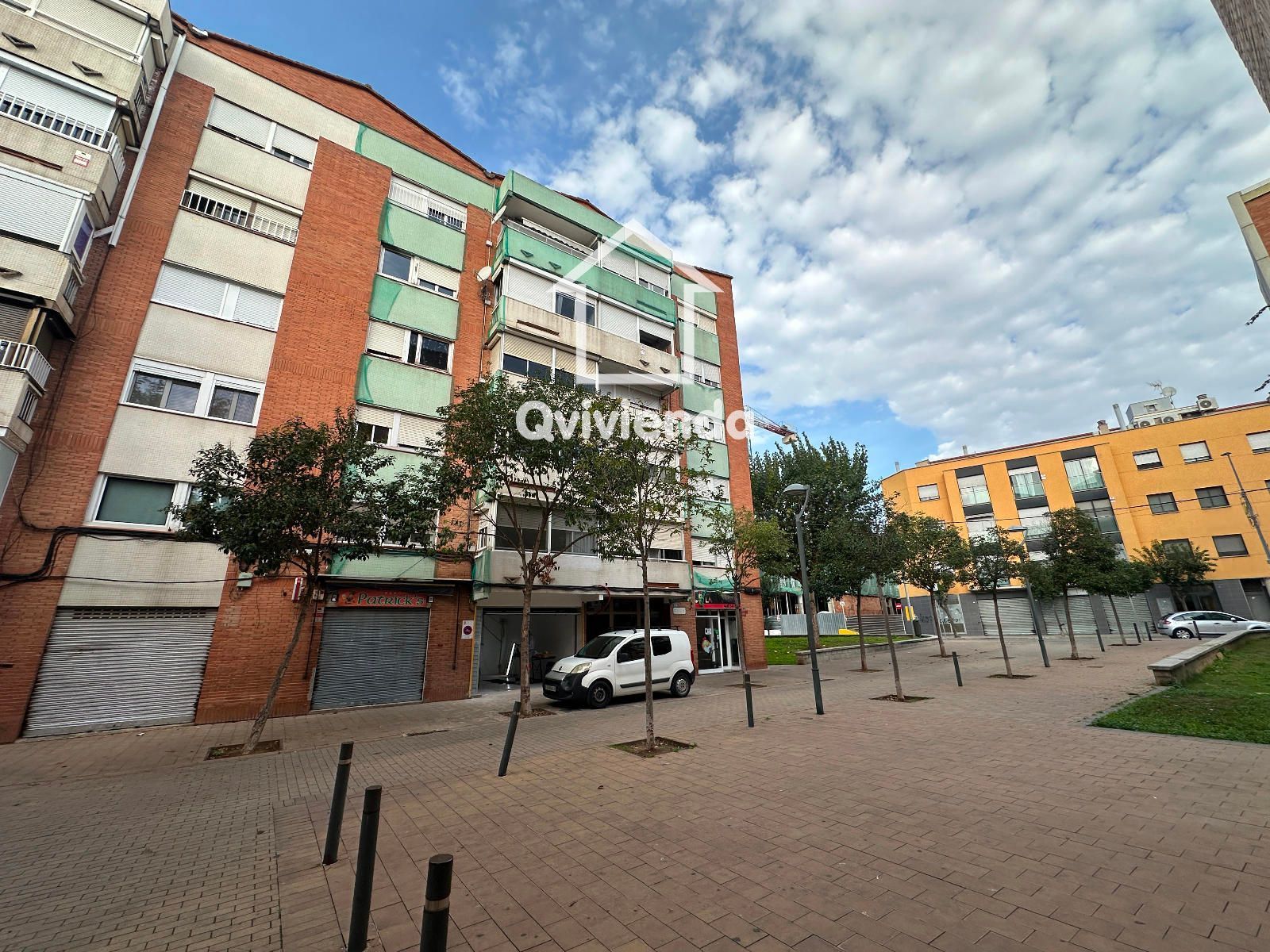 Vista exterior de Pis en venda en Santa Perpètua de Mogoda amb Terrassa