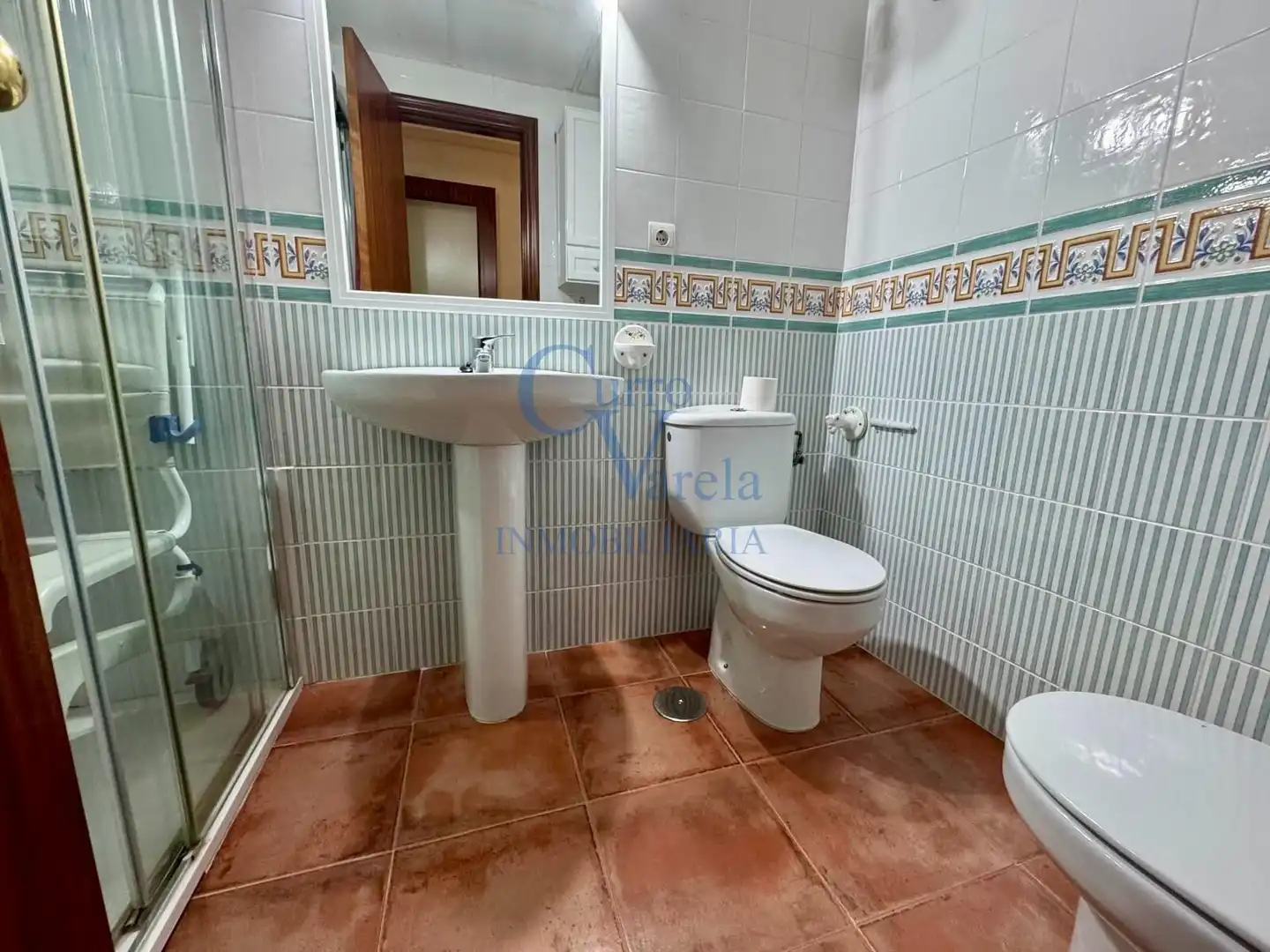 Baño de Piso en venta en Dos Hermanas con Aire acondicionado, Calefacción y Jardín privado