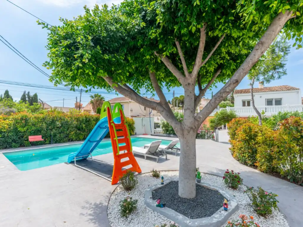 Piscina de Casa o xalet en venda en El Campello amb Aire condicionat, Jardí privat i Terrassa