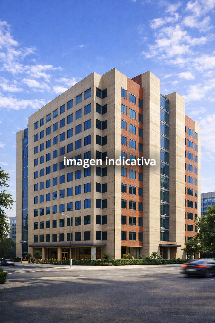 Vista exterior de Edificio en venta en  Madrid Capital con Alarma