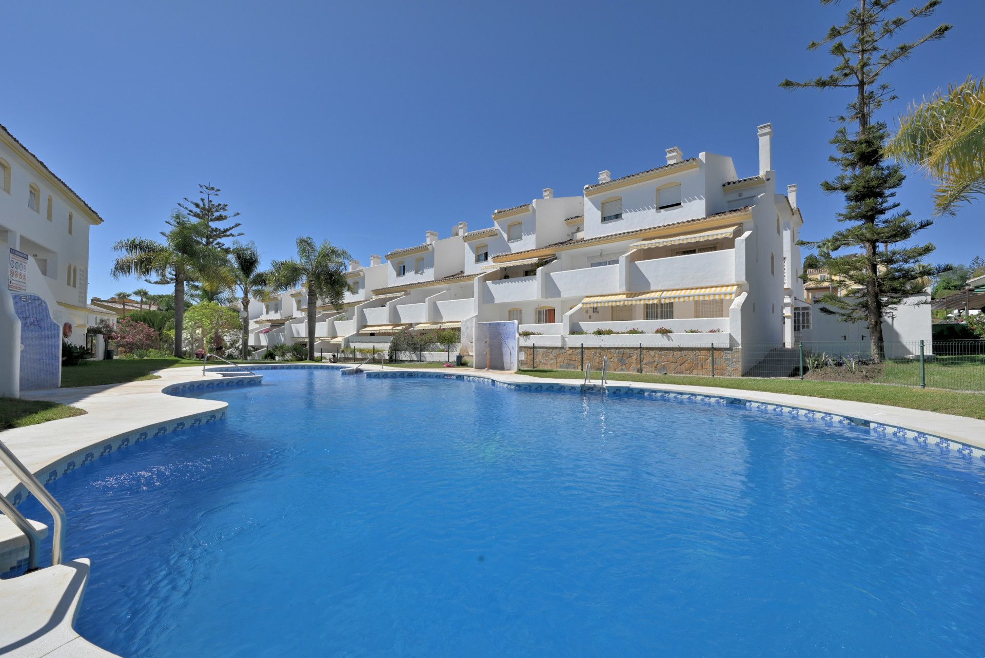 Jardí de Planta baixa en venda en Mijas amb Aire condicionat, Terrassa i Piscina