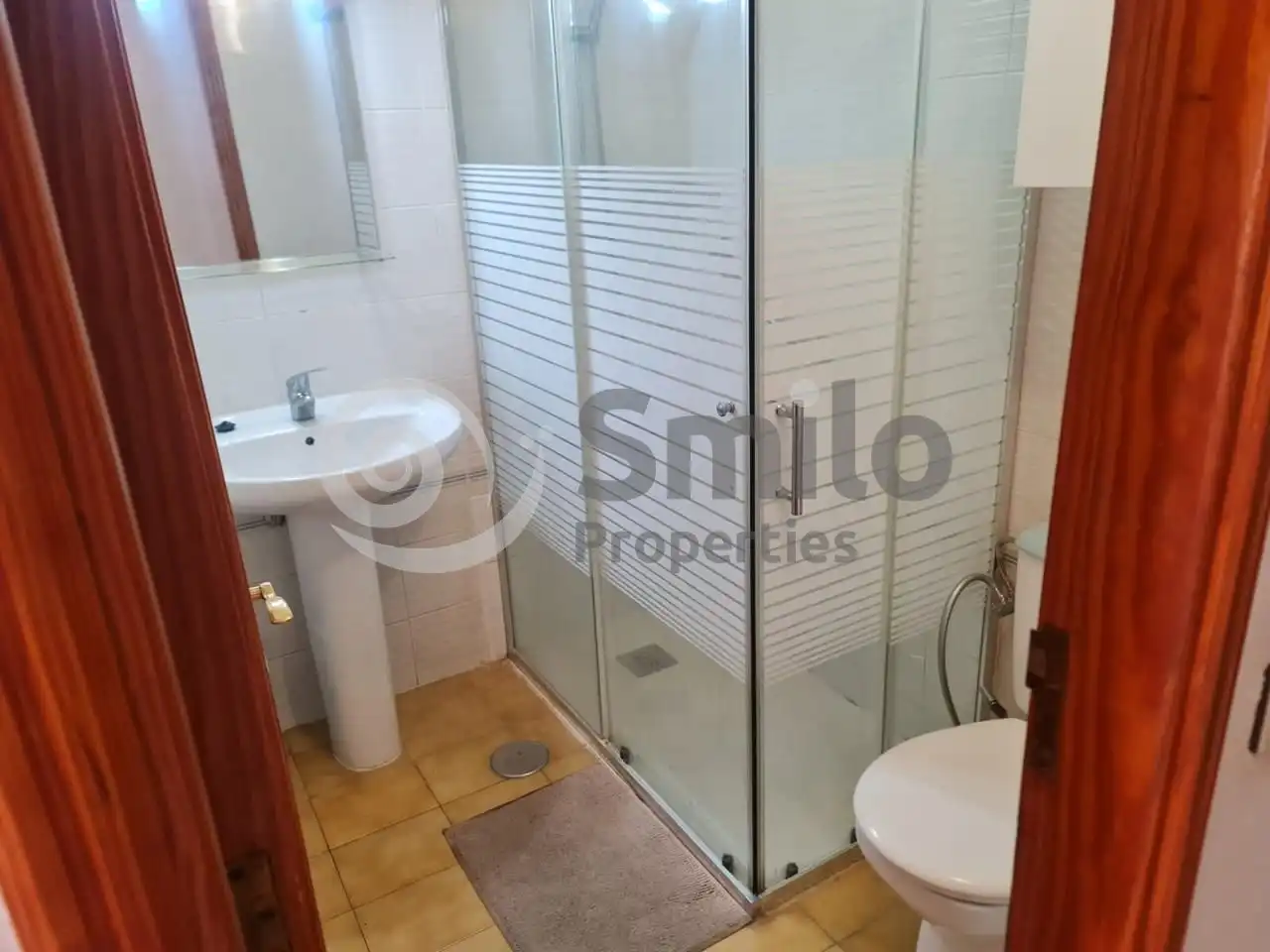 Badezimmer von Erdgeschoss zur Miete in Arona mit Möbliert und Gemeinschaftspool