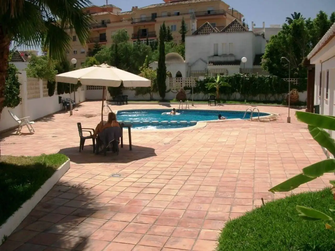 Piscina de Casa o chalet en venta en Almuñécar con Aire acondicionado, Jardín privado y Piscina comunitaria