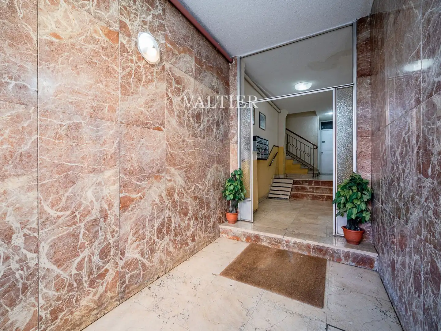 Flat for rent in Madrid  with Terrace and Furnished