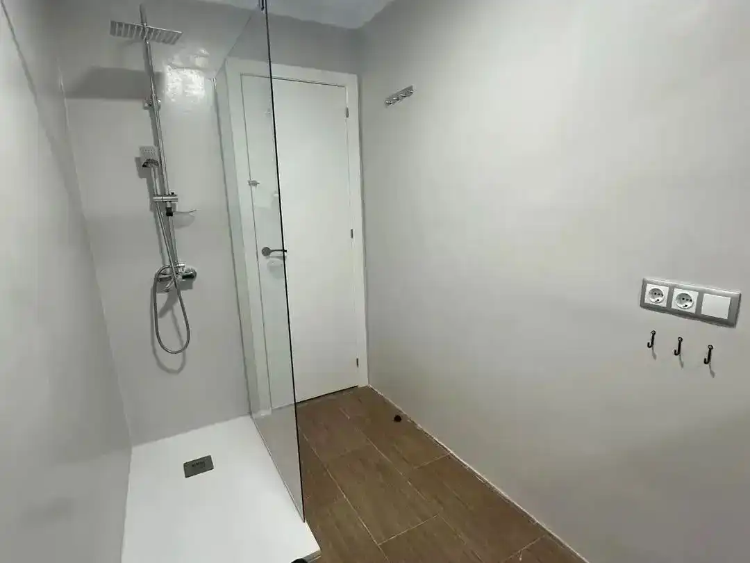 Bathroom of Flat for share in Alcázar de San Juan  with Air Conditioner, Furnished and Balcony