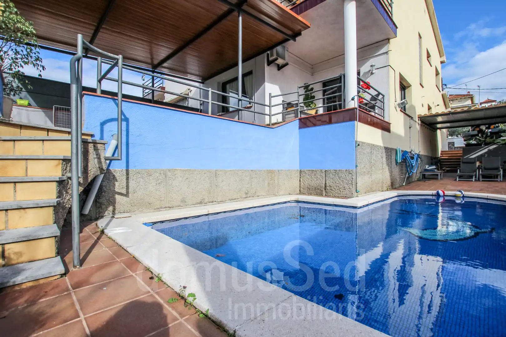 Swimming pool of Detached homes for sale in El Masnou  with Air Conditioner, Heating and Terrace