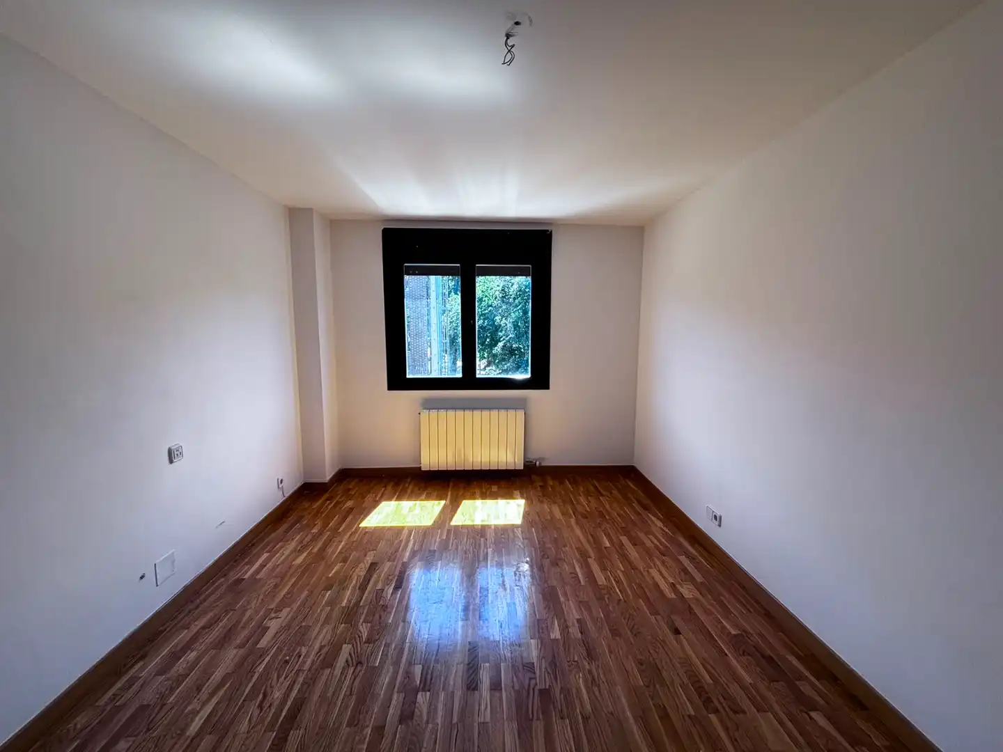 Schlafzimmer von Einfamilien-Reihenhaus zum Verkauf in Burgos mit Heizung, Terrasse und Abstellraum