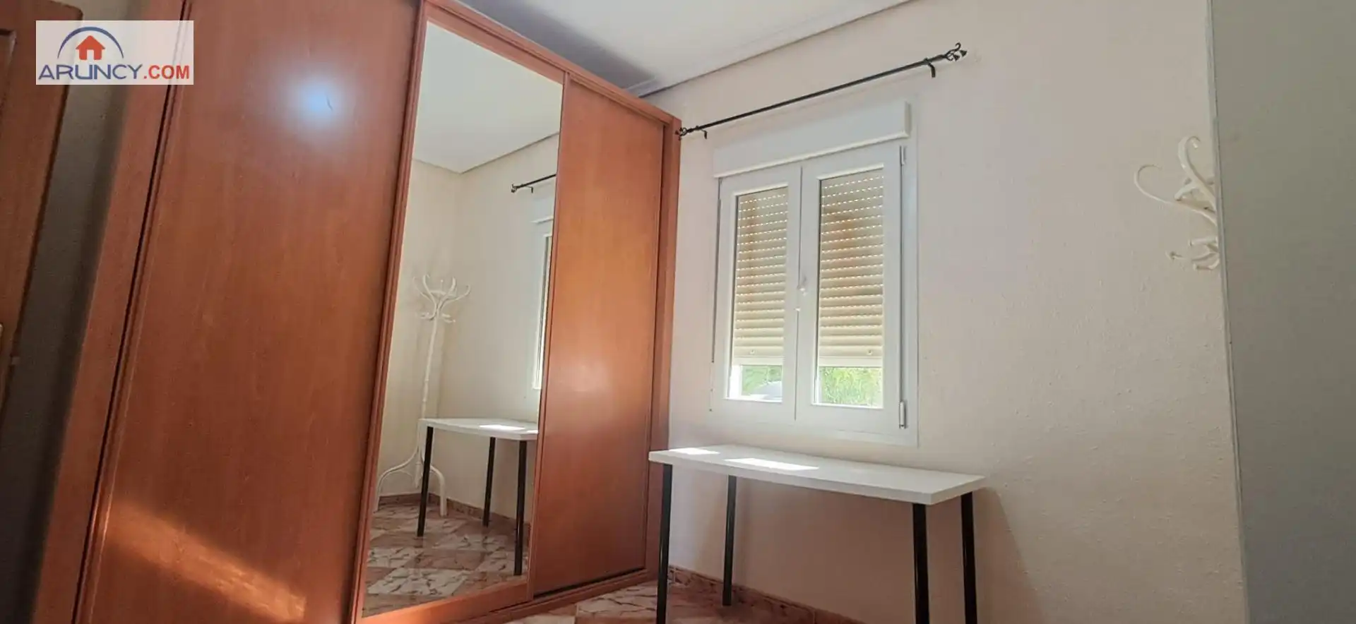 Dormitori de Pis en venda en Sevilla amb Aire condicionat, Terrassa i Balcó