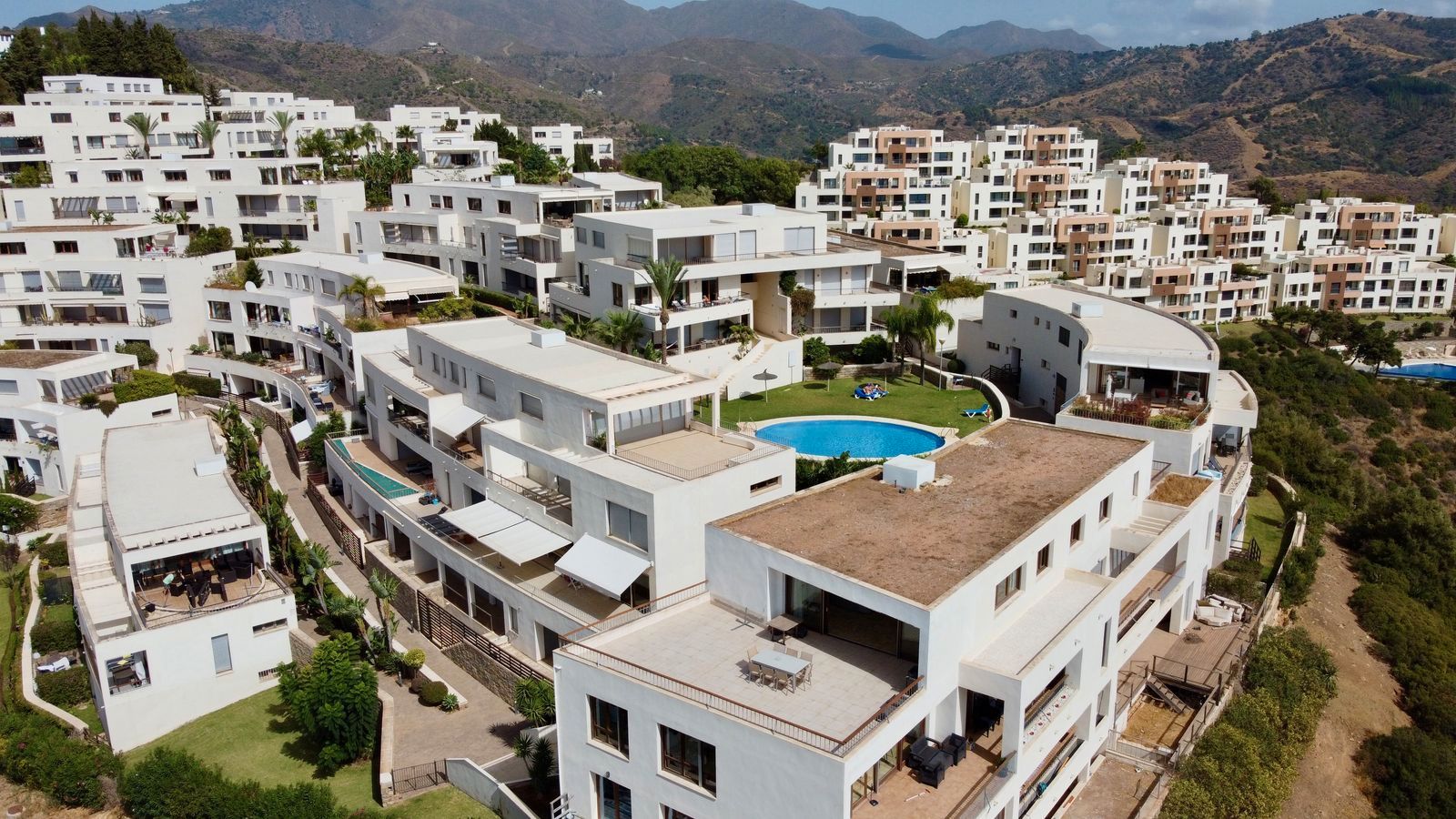 Exterior view of Attic for sale in Marbella  with Air Conditioner, Terrace and Storage room