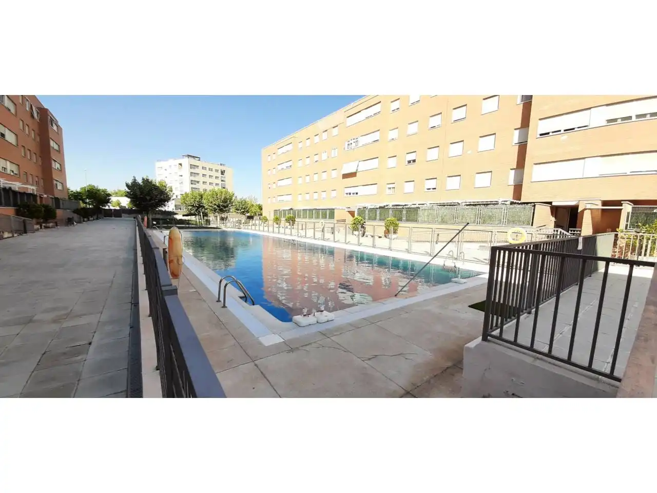 Schwimmbecken von Wohnung zum Verkauf in Fuenlabrada mit Klimaanlage, Heizung und Terrasse