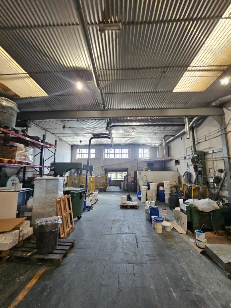 Nau industrial de lloguer a Carrer Can Coll