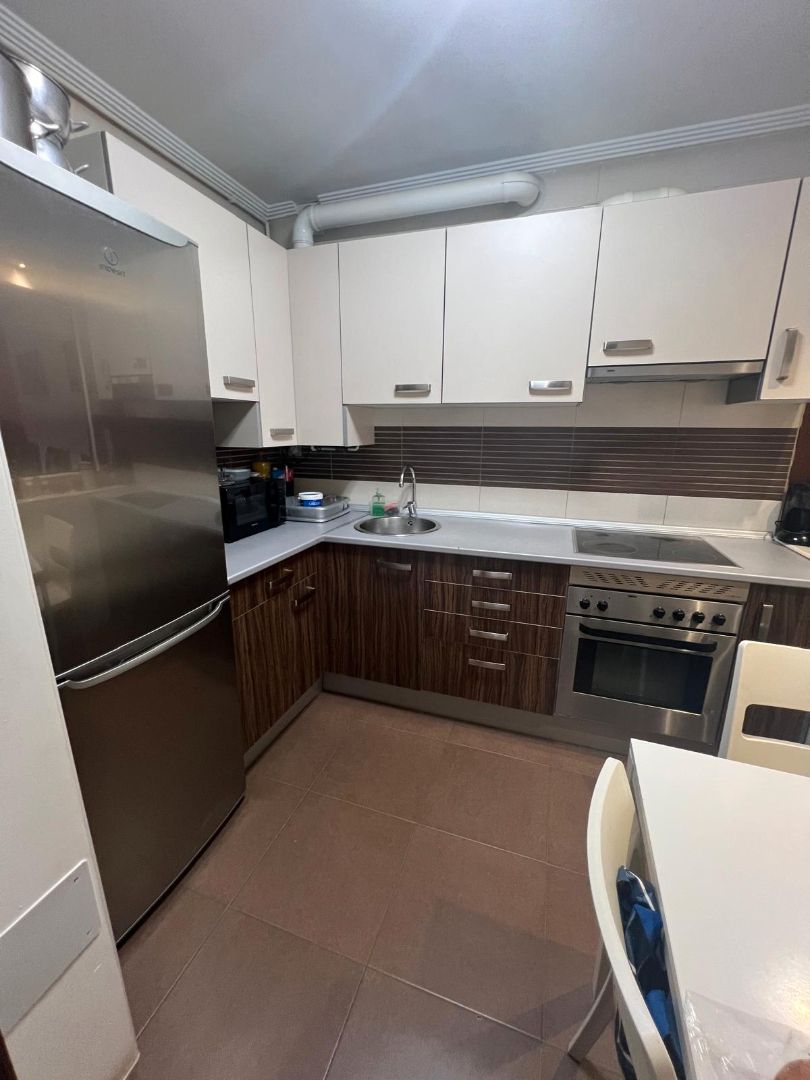 Cocina de Piso de alquiler en Gijón  con Calefacción, Parquet y Trastero