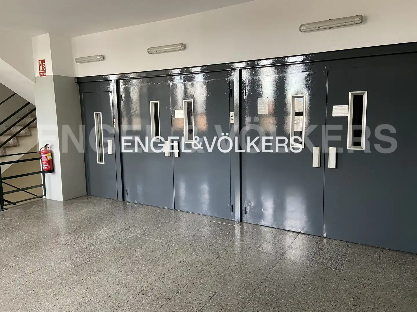 Oficina de alquiler en L'Hospitalet de Llobregat con Terraza