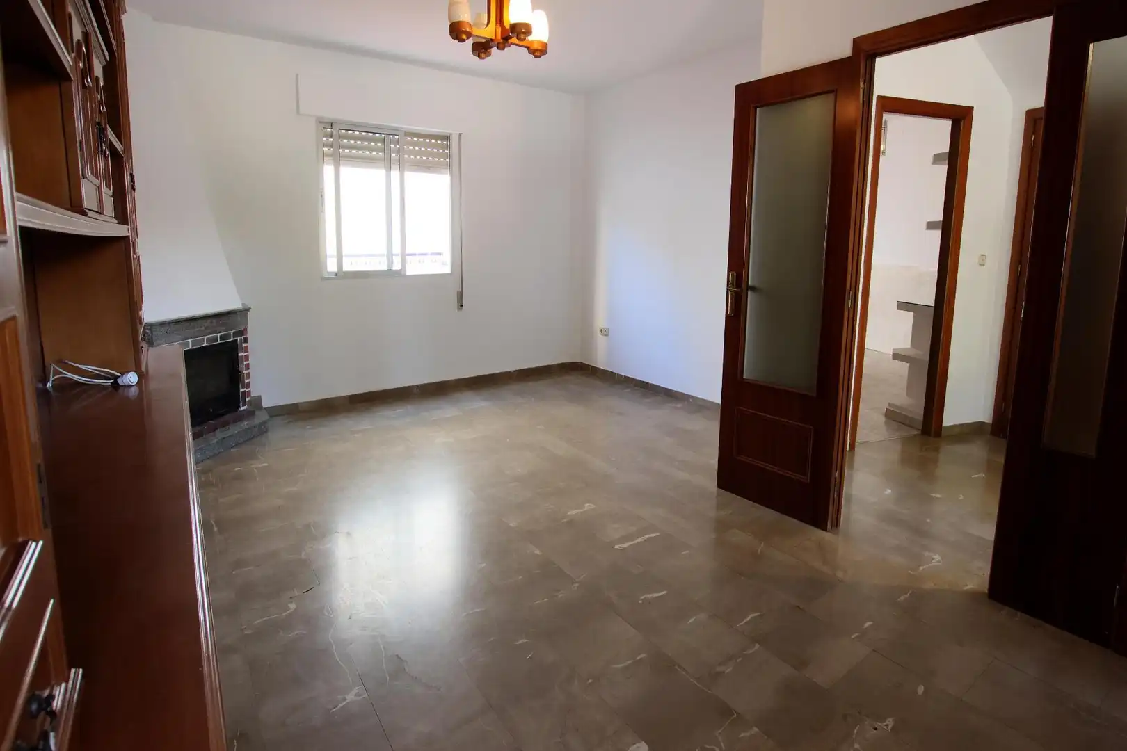 Sala d'estar de Casa adosada en venda en Montijo amb Aire condicionat, Jardí privat i Traster