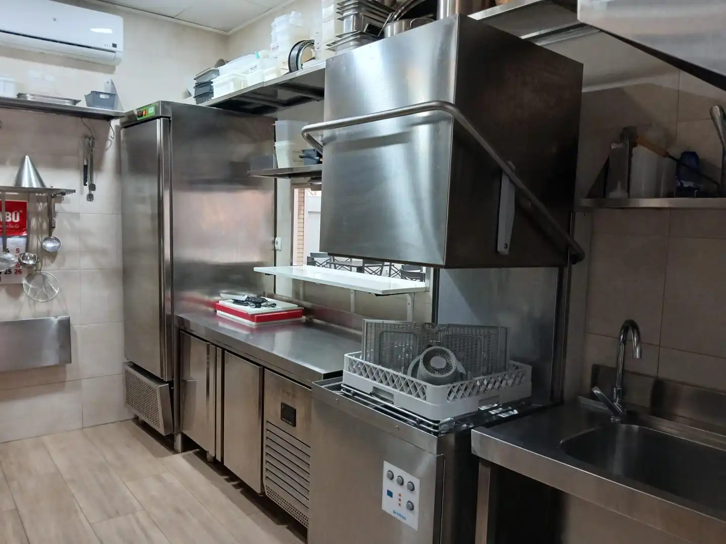 Kitchen of Commercial properties for transfer in Sevilla  with Air Conditioner and Furnished