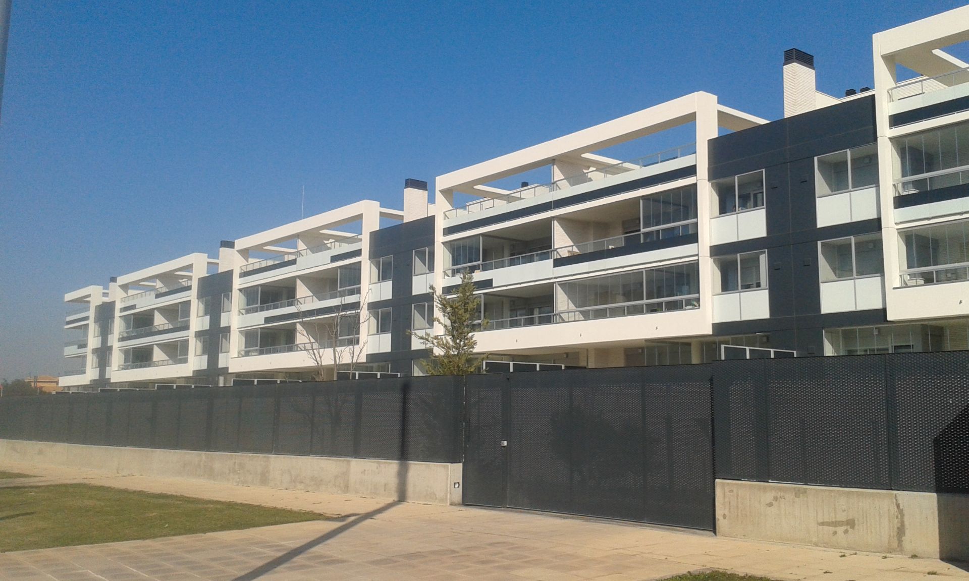 Exterior view of Attic to rent in  Zaragoza Capital  with Air Conditioner, Parquet flooring and Terrace