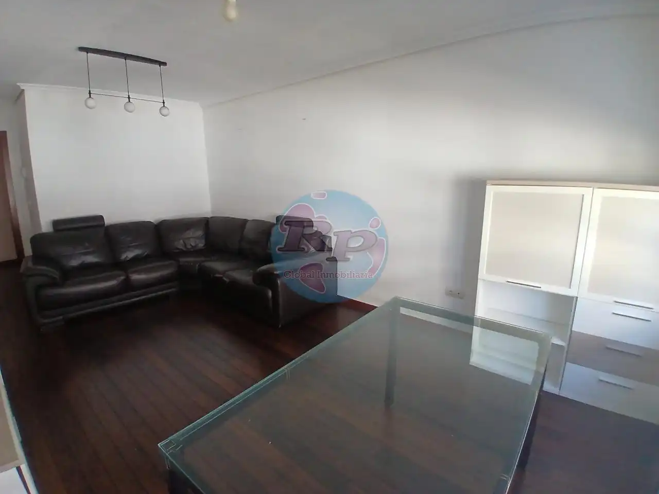 Sala d'estar de Pis en venda en Ponferrada amb Calefacció, Parquet i Terrassa