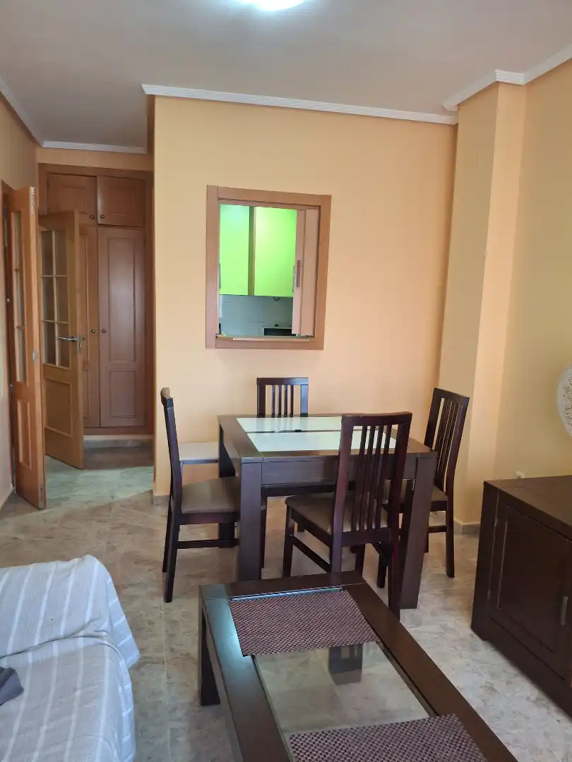 Menjador de Apartament de lloguer en Ceuta amb Moblat, Forn i Rentadora
