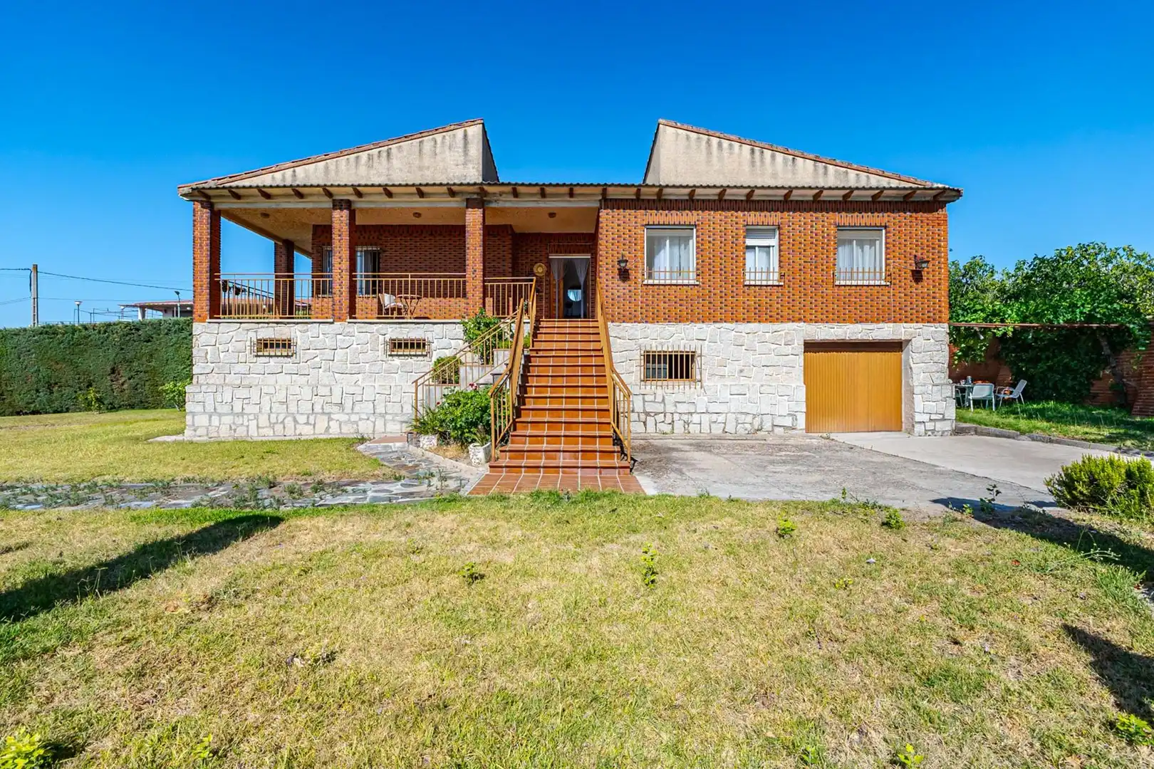 Vista exterior de Casa o chalet en venta en Mesegar de Tajo con Piscina y Amueblado