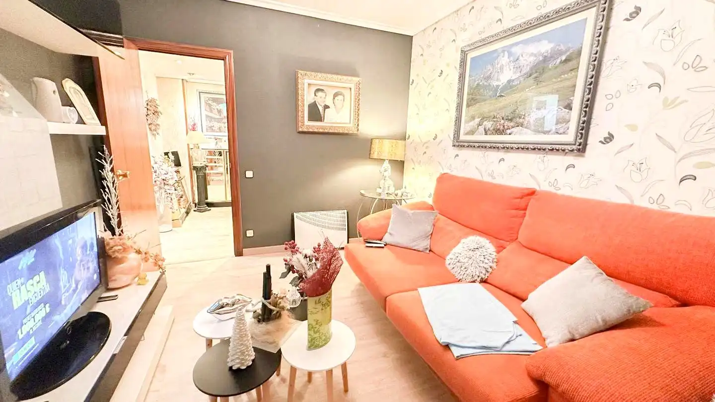 Sala de estar de Piso en venta en  Logroño con Calefacción, Trastero y Balcón