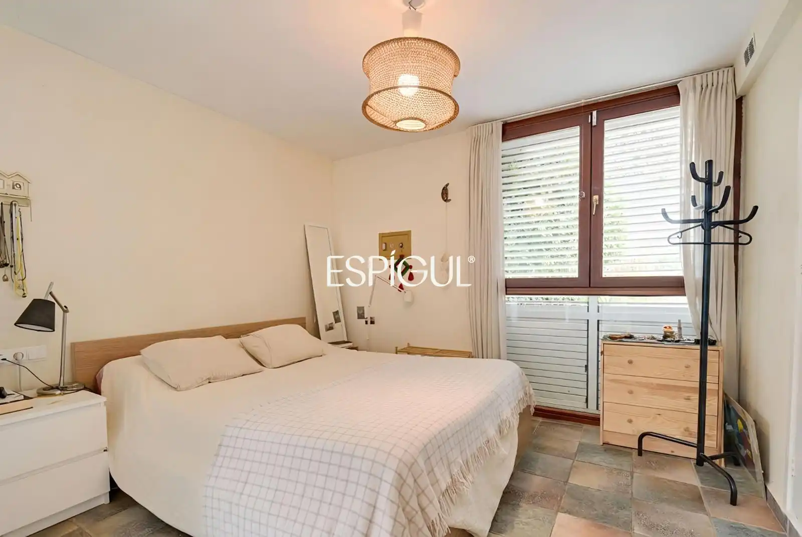 Schlafzimmer von Haus oder Chalet zum Verkauf in Cerdanyola del Vallès mit Klimaanlage, Heizung und Terrasse