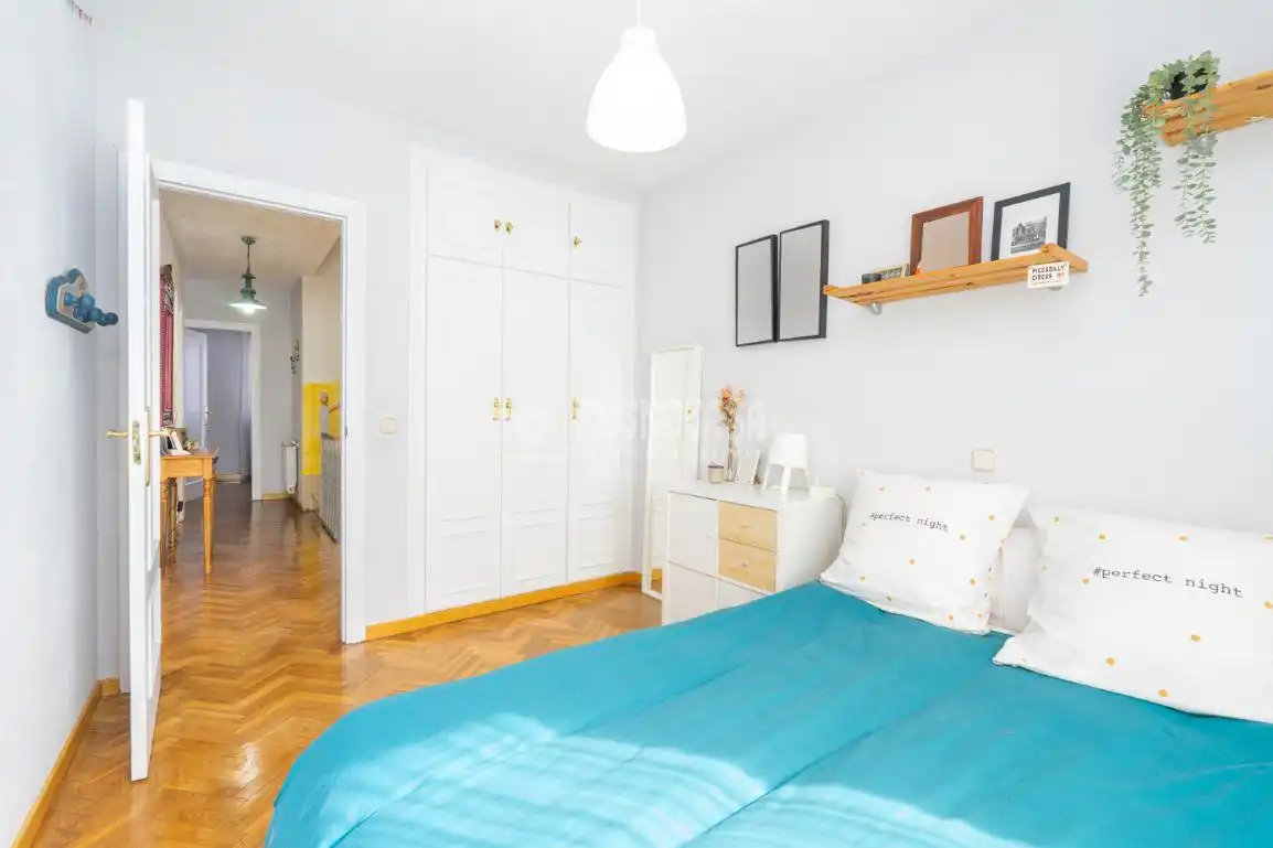 Habitación de Casa adosada en venta en Colmenar Viejo con Aire acondicionado, Jardín privado y Terraza