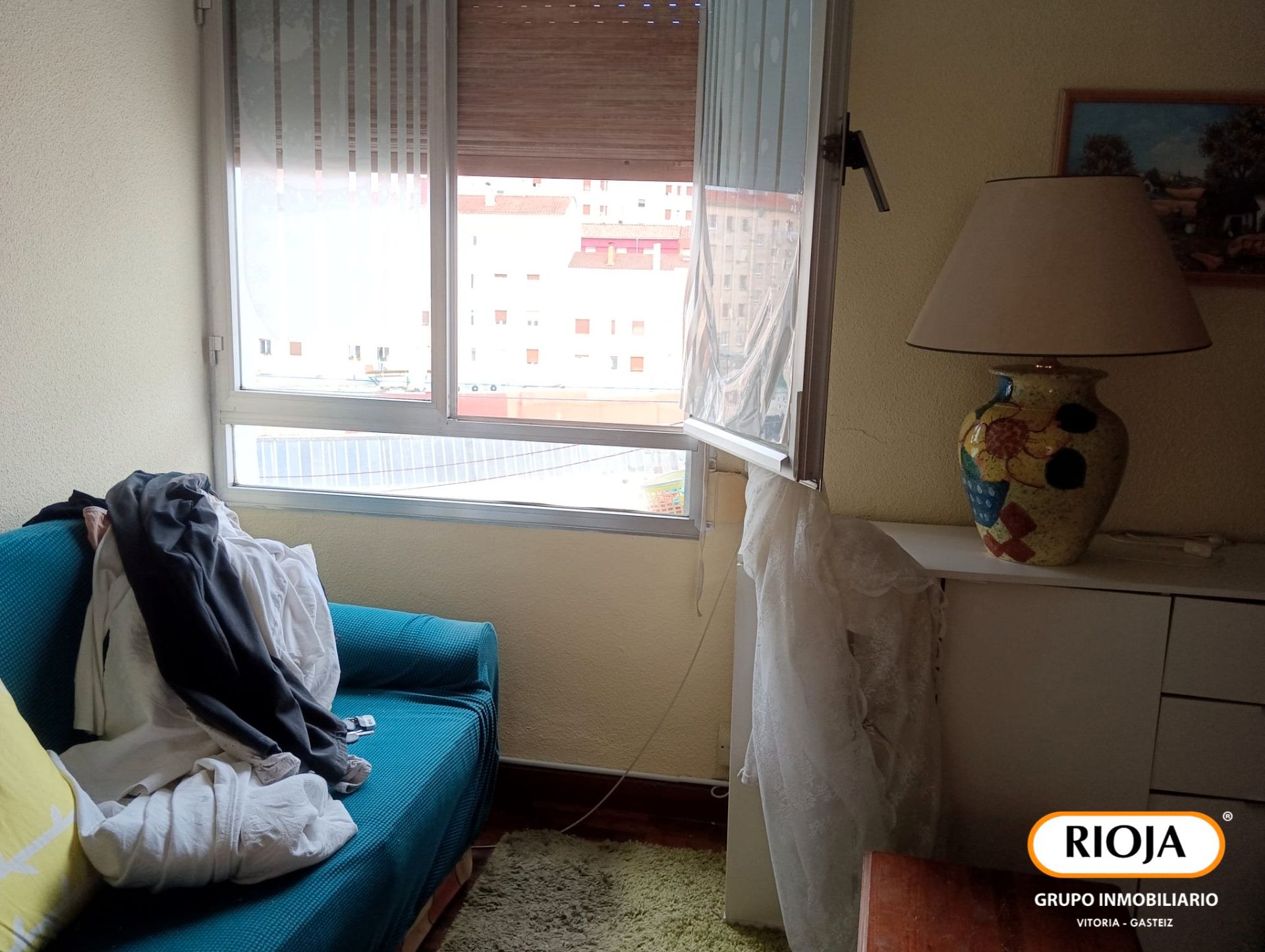 Habitación de Piso en venta en Vitoria - Gasteiz con Amueblado, Horno y Microondas