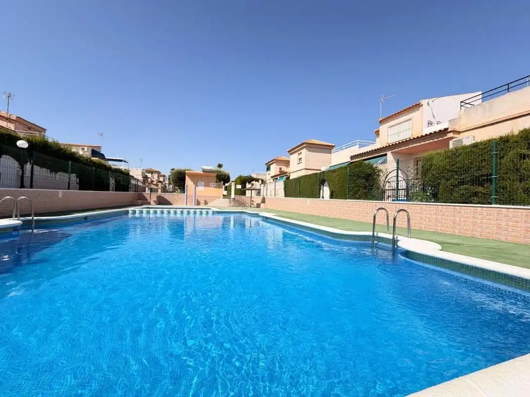 Casa a schiera con piscina in vendita a Los Balcones - Los Altos