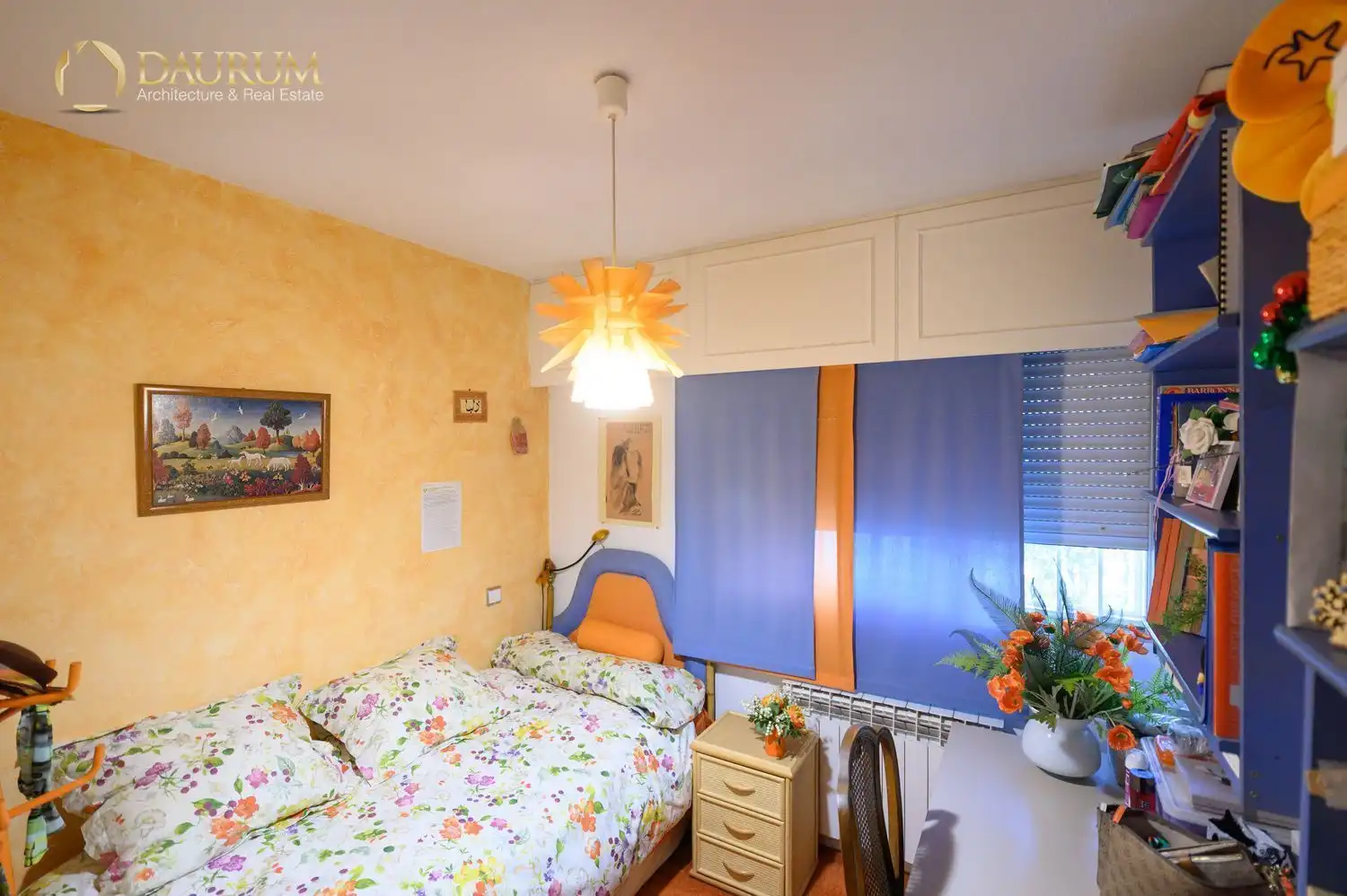 Habitación de Casa adosada en venta en Boadilla del Monte con Aire acondicionado, Calefacción y Jardín privado