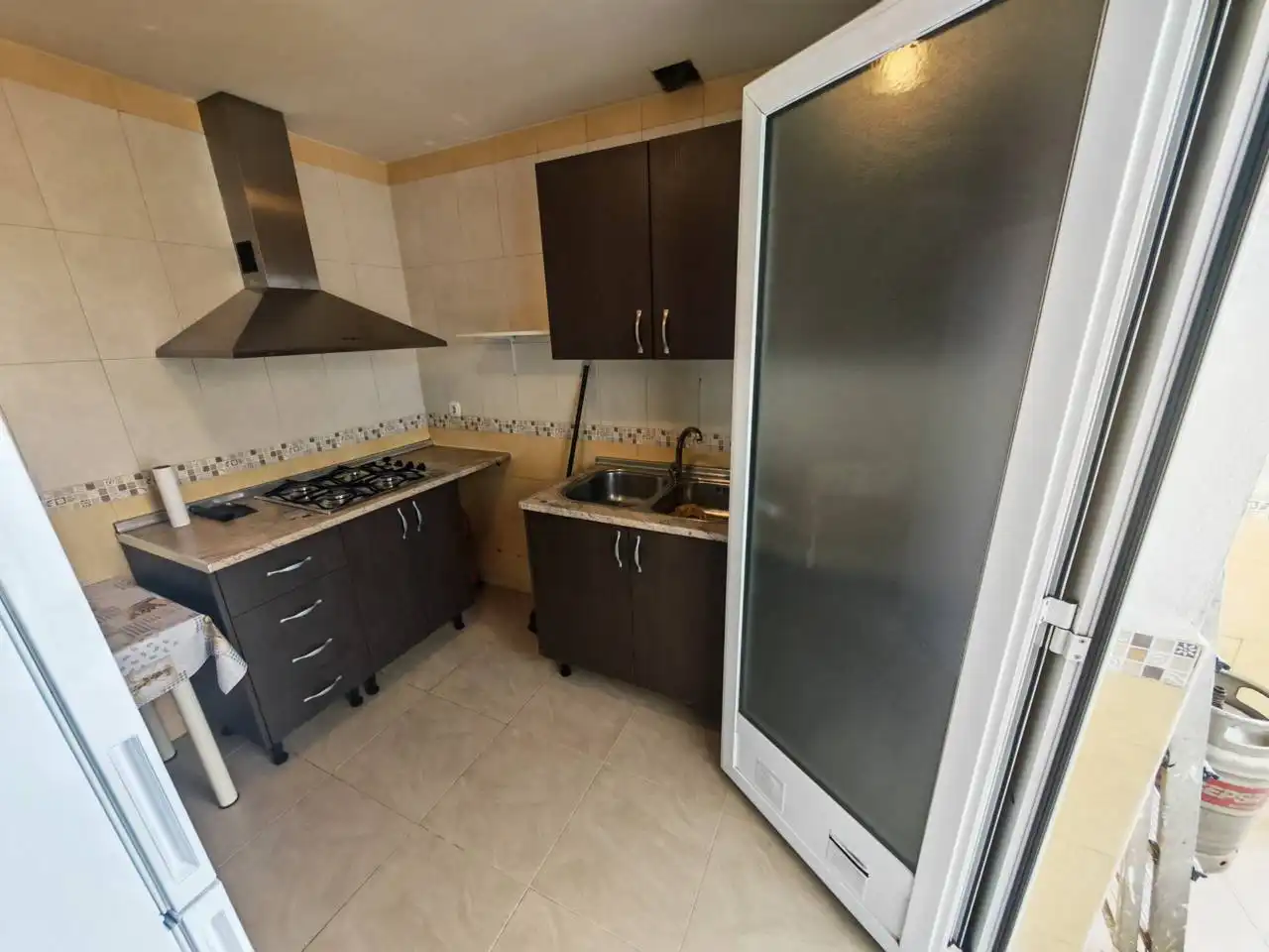 Küche von Wohnung zum Verkauf in Huétor Tájar mit Klimaanlage, Heizung und Terrasse