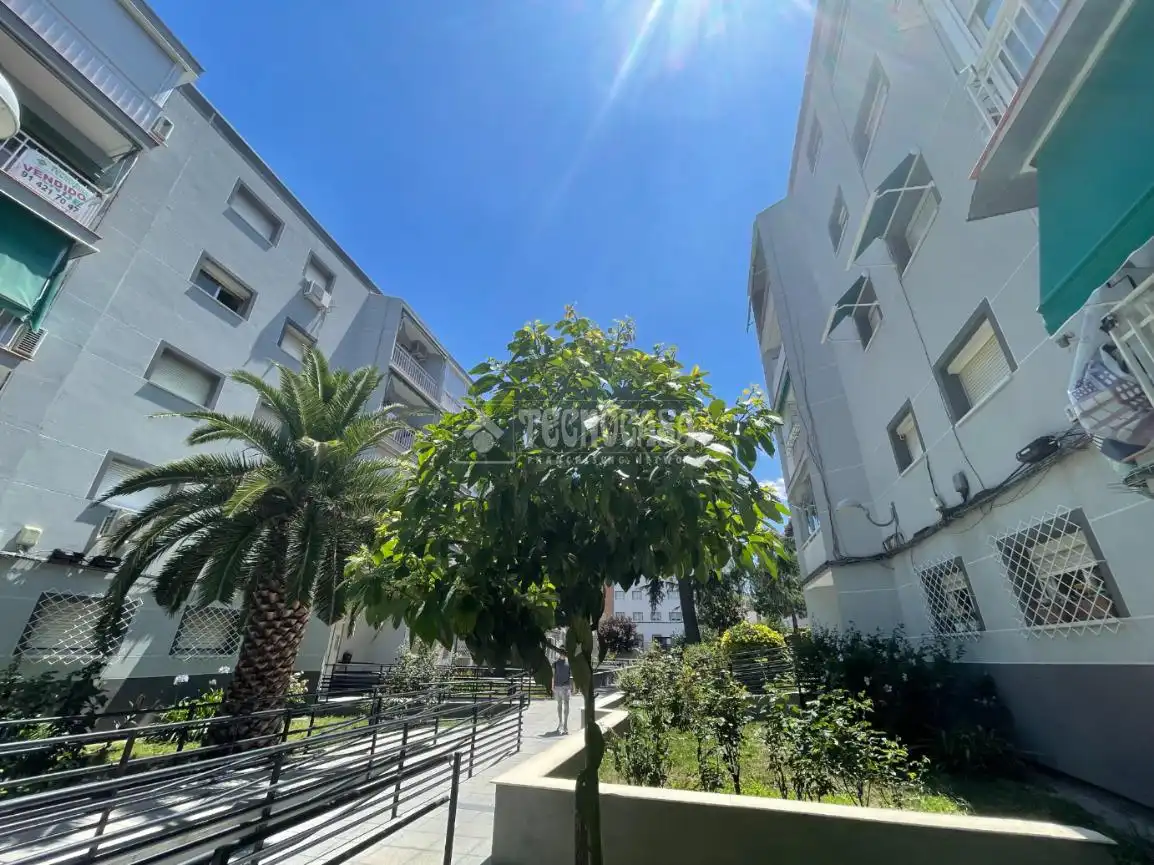 Vista exterior de Pis en venda en Madrid amb Calefacció, Parquet i Terrassa