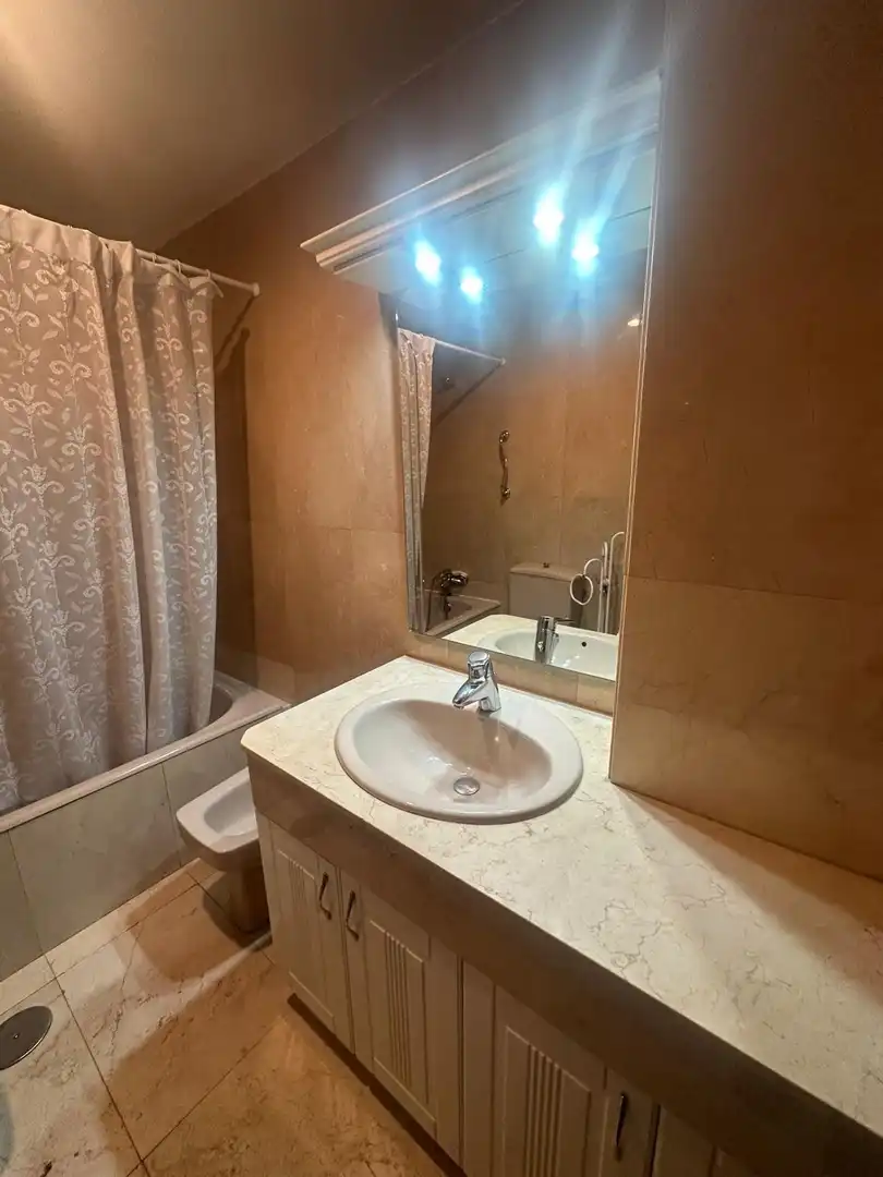 Baño de Piso en venta en León Capital  con Calefacción, Terraza y TV