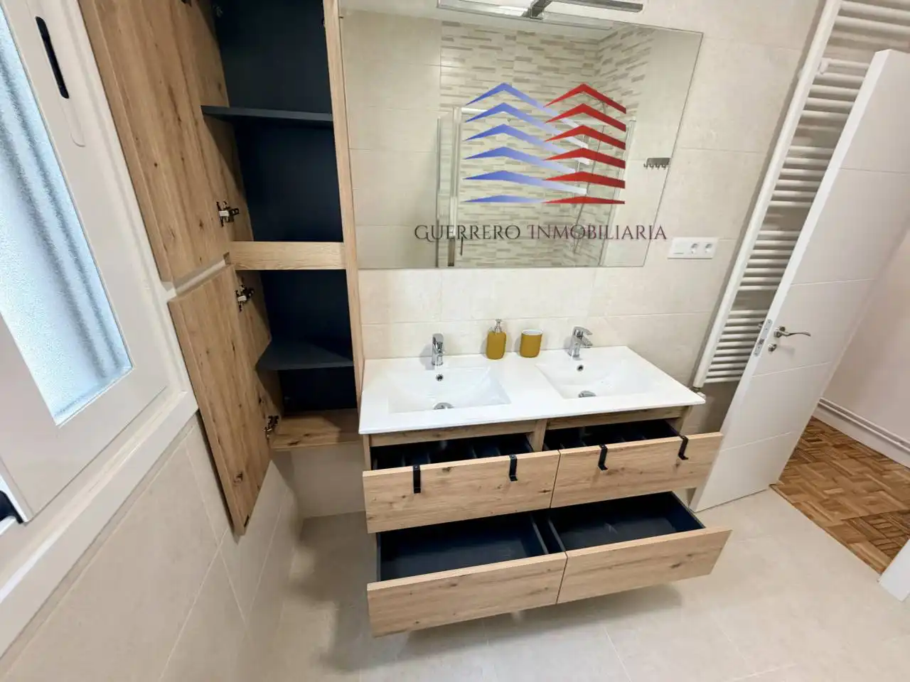 Badezimmer von Wohnung zur Miete in Ourense Capital  mit Heizung, Parkett und Möbliert