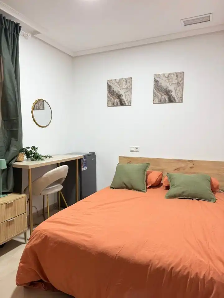 Dormitori de Pis en venda en Torrevieja amb Aire condicionat i Moblat
