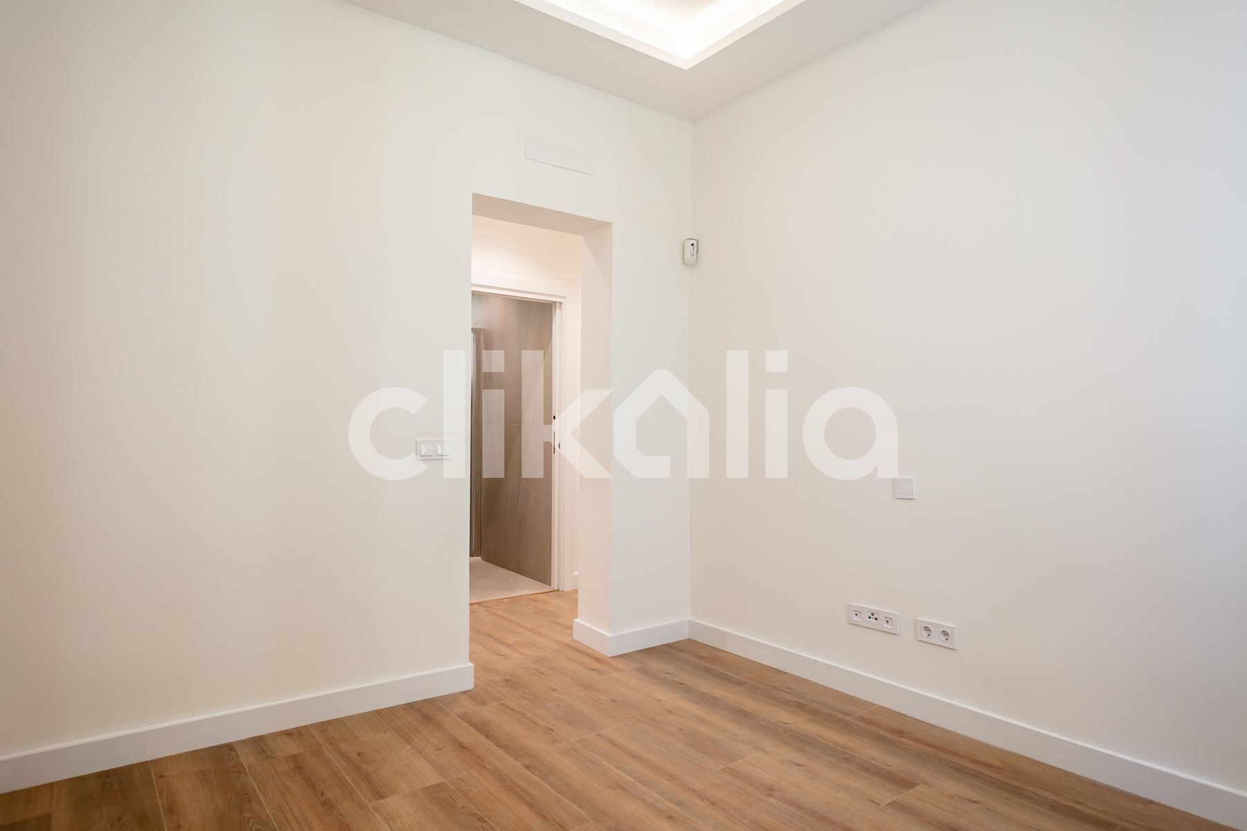 Flat for sale in  Madrid Capital  with Heating