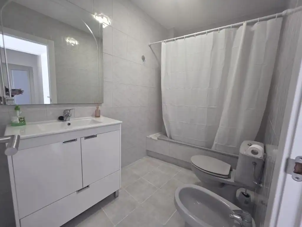Bathroom of Flat for sale in Ribeira  with Parquet flooring, Oven and Washing machine