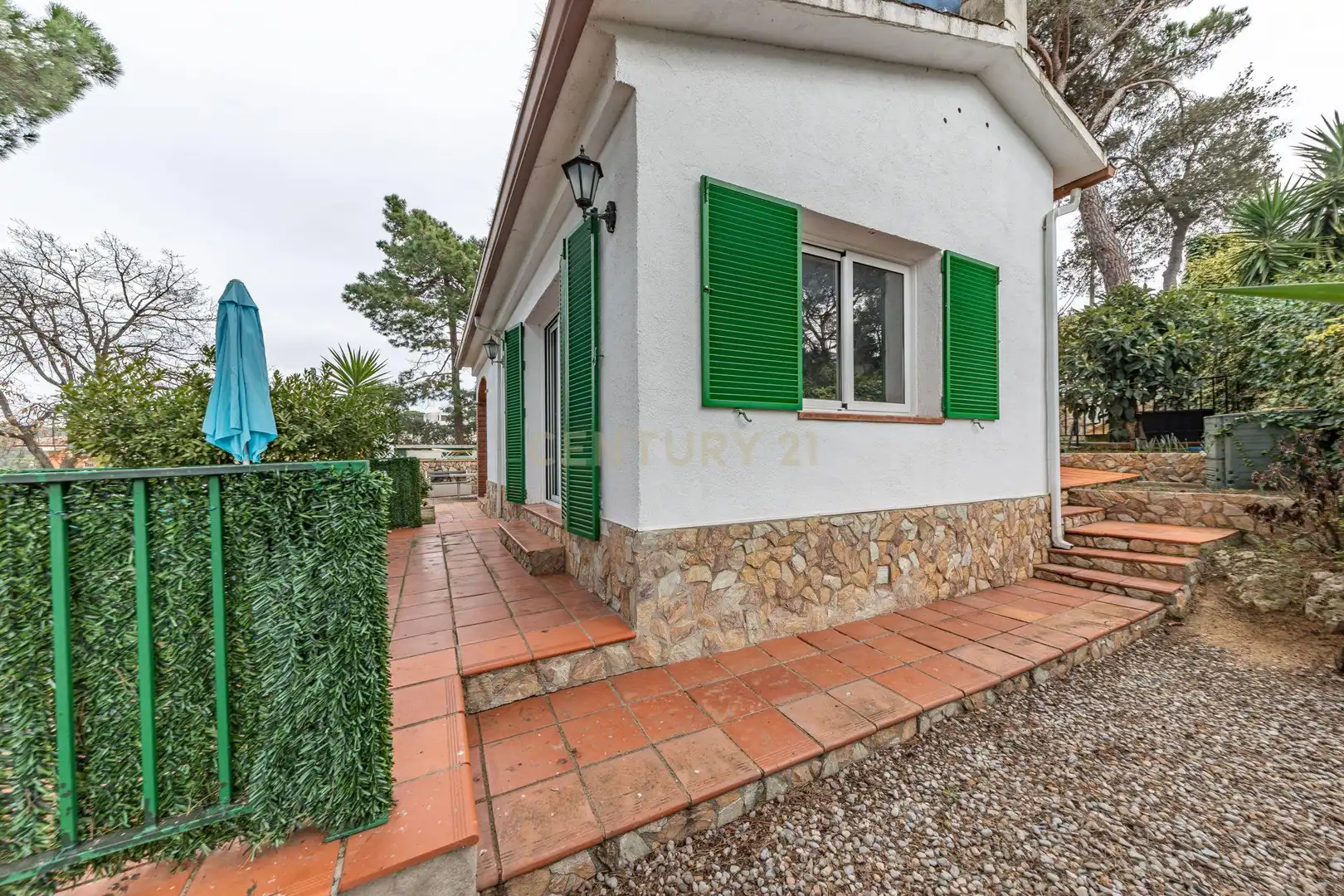 Vista exterior de Casa o xalet en venda en Tordera amb Jardí privat, Piscina i Alarma