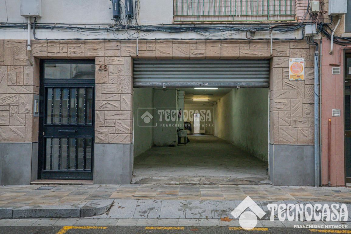 Vista exterior de Local en venda en Badalona