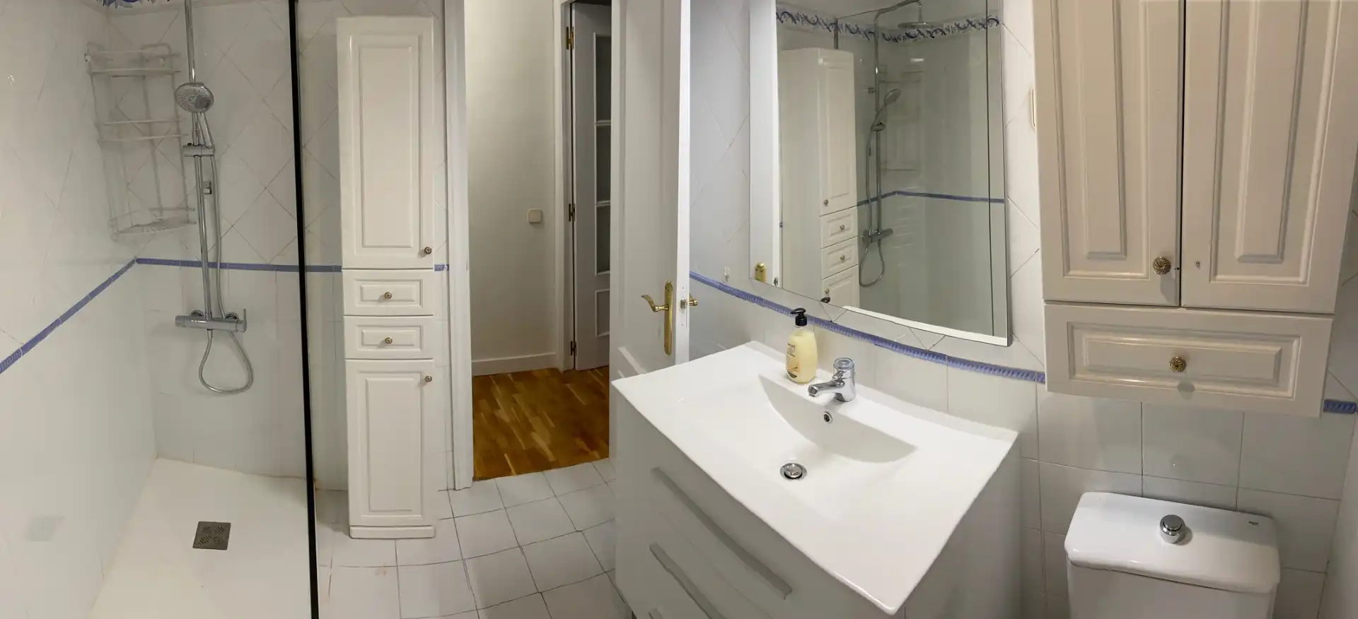 Bany de Apartament de lloguer en Madrid amb Calefacció, Moblat i Forn