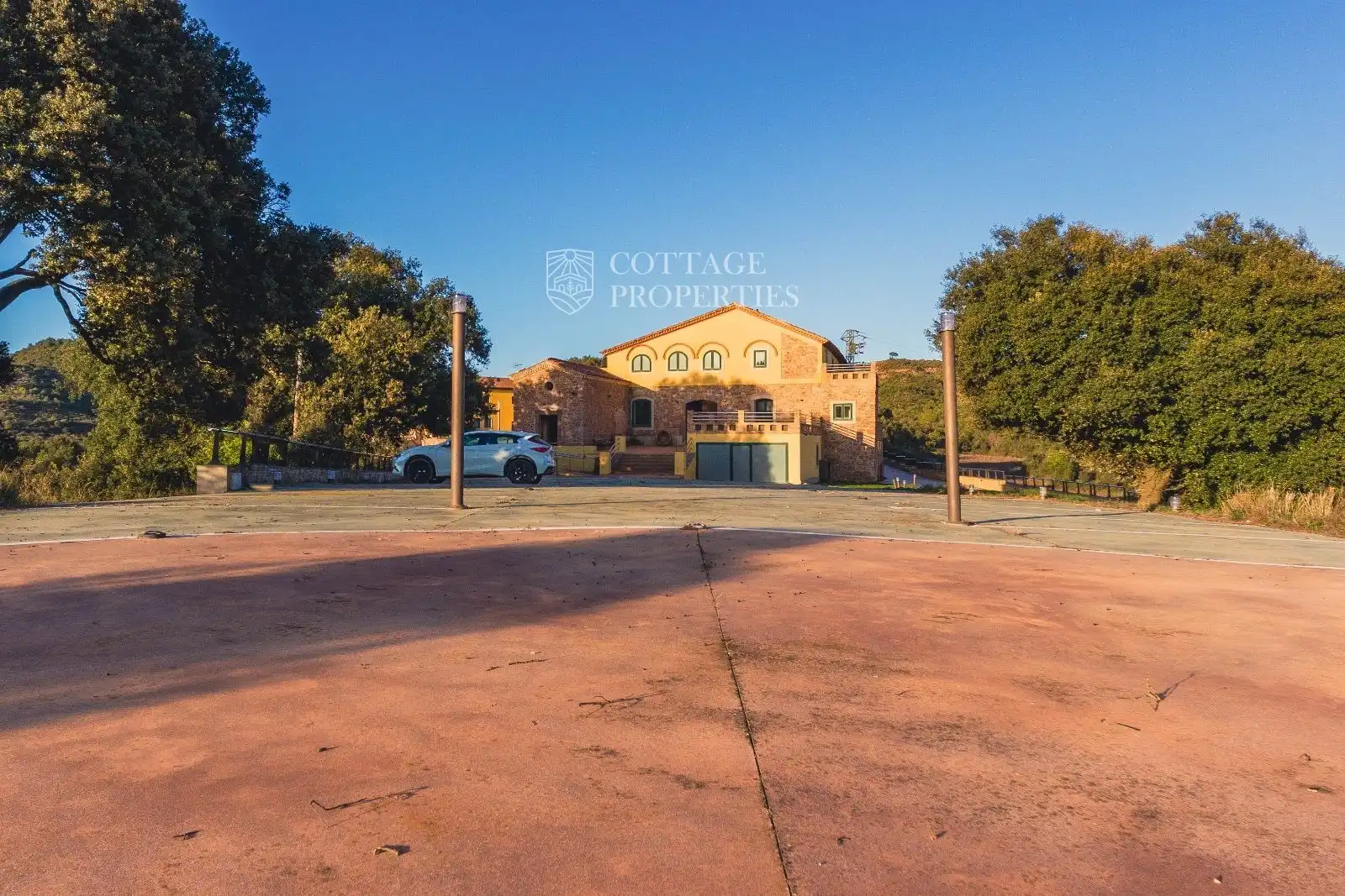Vista exterior de Finca rústica en venda en Sant Llorenç Savall amb Calefacció i Piscina