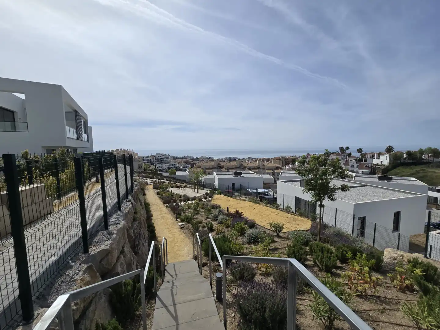 Vista exterior de Casa adosada en venta en Mijas con Aire acondicionado, Jardín privado y Piscina comunitaria